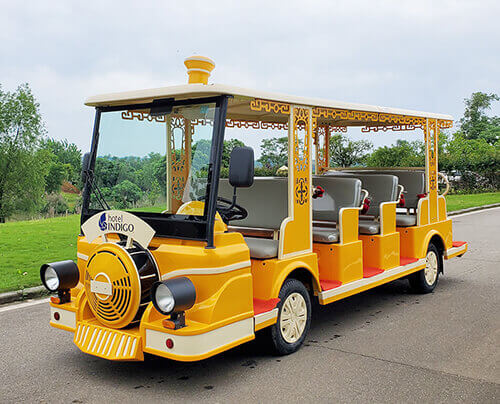 賀蘭山巖畫<a href=http://lannanhai.cn/tags/guanguangche/ target=_blank class=infotextkey>觀光車</a>和電瓶車